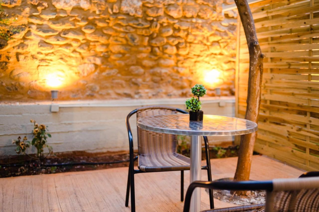 Uncover Kalamata'S Hidden Gem - Cosy City Nest المظهر الخارجي الصورة